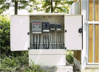 LV Pre-drôtové stĺpy elektrického rozvodu